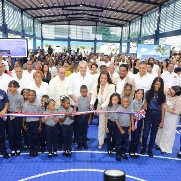 Durante inauguración de Complejo Educativo y Deportivo Pedro Martínez, el ex lanzador de Grandes Ligas destacó que tras tocar las puertas de varias gestiones de gobierno, el presidente Luis Abinader fue el único que apoyó el proyecto desde el inicio
