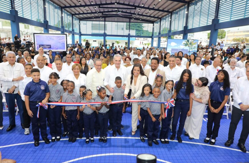 Durante inauguración de Complejo Educativo y Deportivo Pedro Martínez, el ex lanzador de Grandes Ligas destacó que tras tocar las puertas de varias gestiones de gobierno, el presidente Luis Abinader fue el único que apoyó el proyecto desde el inicio