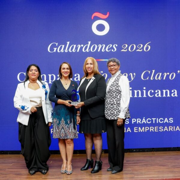 PUCMM reconoce Plataforma “Yo Soy Claro” como Mejor Campaña estratégica de posicionamiento de marca del país