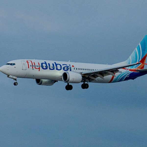 Tensión en vuelo de Dubái a Israel: copiloto habría intentado tomar el control del avión