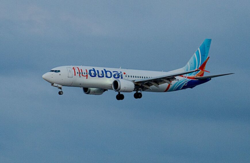 Tensión en vuelo de Dubái a Israel: copiloto habría intentado tomar el control del avión