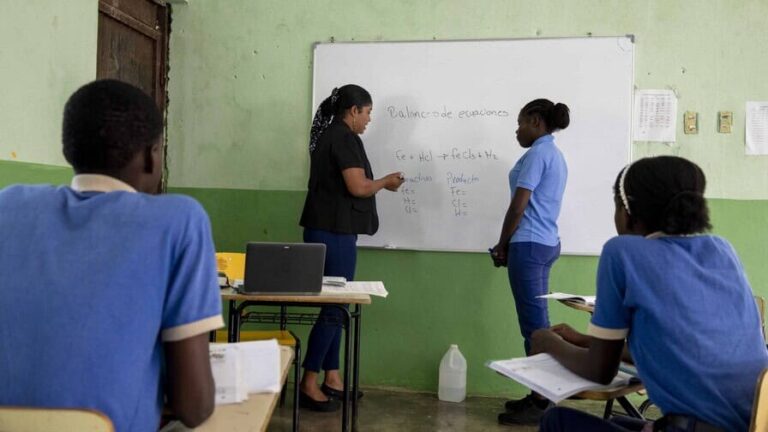 Retroactivos docentes: 4000 quedan fuera por mala nota